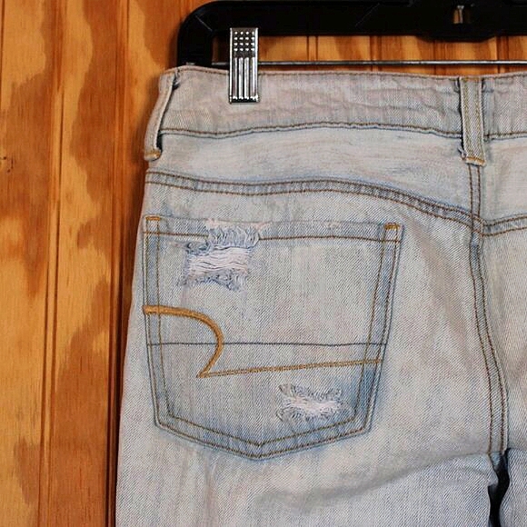 American Eagle Boy Crop Distressed Light Wash Jeans - Size 2 - Picture 8 of 12